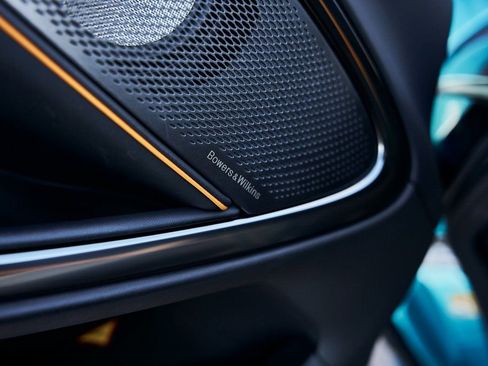 Used 2025 McLaren Artura Spider RWD image 33