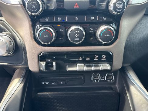 Used 2019 RAM 1500 Laramie AWD/4WD image 14
