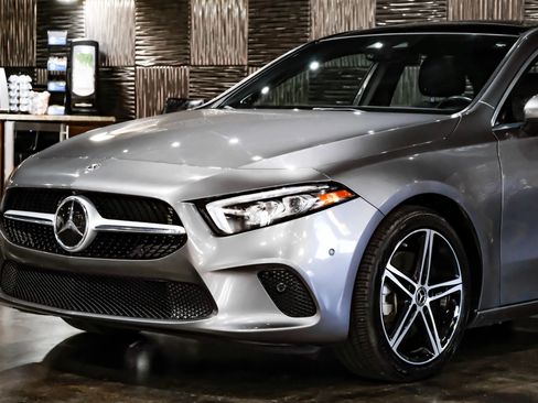 Used 2019 Mercedes-Benz A 220 w/ Driver Assistance Package image 10