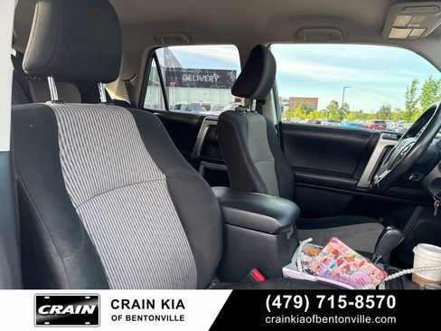 Used 2017 Toyota 4Runner SR5 AWD/4WD image 9
