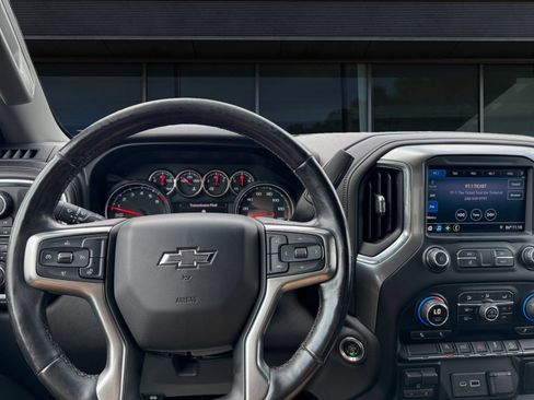 Used 2019 Chevrolet Silverado 1500 LT Trail Boss w/ Convenience Package AWD/4WD image 3
