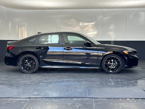 Used 2025 Honda Civic Sport image 2