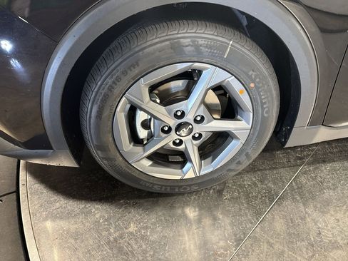 New 2025 Kia K4 LXS image 10