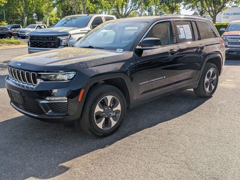 Used 2023 Jeep Grand Cherokee 4WD 4xe image 3