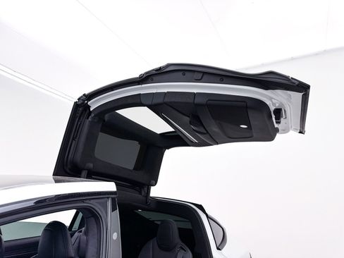 Used 2022 Tesla Model X image 35