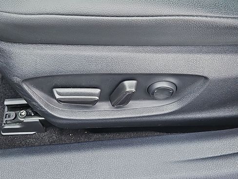 Used 2024 Toyota Camry SE image 11