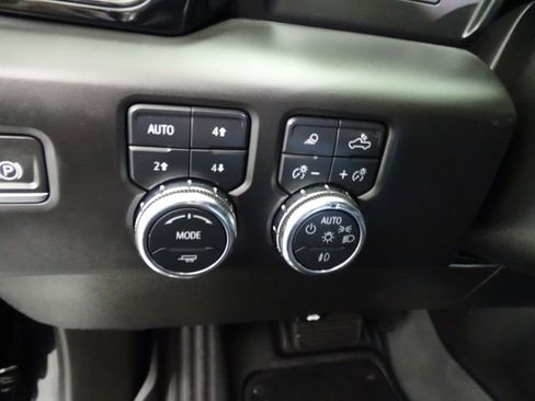 Certified 2023 GMC Sierra 1500 AT4 w/ AT4 Preferred Package AWD/4WD image 11