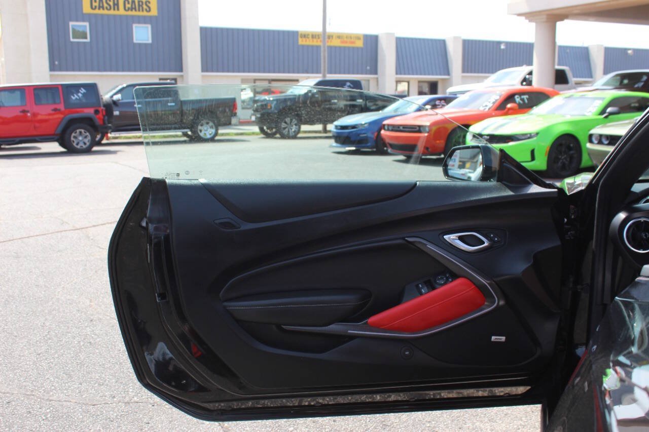 Used 2020 Chevrolet Camaro LT w/ Redline Edition RWD image 17