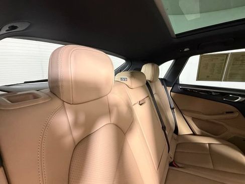 Used 2025 Porsche Macan AWD/4WD image 26
