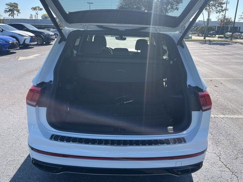 Used 2022 Volkswagen Tiguan SE R-Line image 5