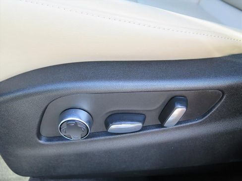 Used 2024 Cadillac XT4 Premium Luxury image 11