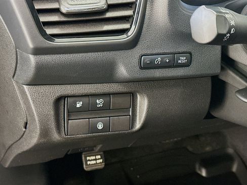 Used 2025 Nissan Leaf S FWD image 17