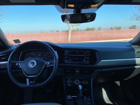 Used 2019 Volkswagen Jetta R-Line image 10