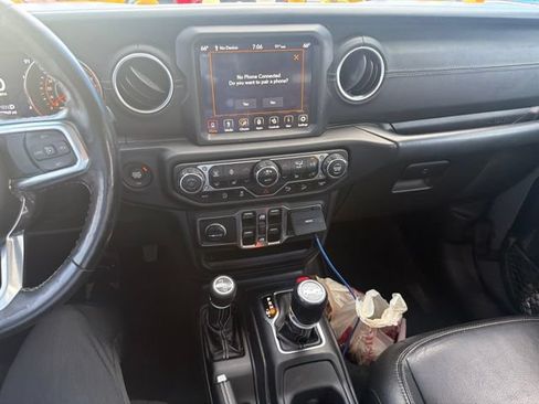 Used 2020 Jeep Wrangler Unlimited Sahara w/ Dual Top Group AWD/4WD image 17