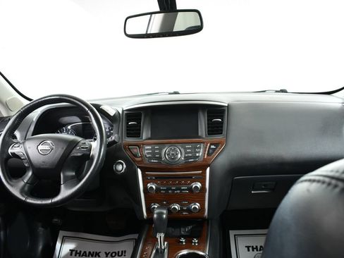 Used 2019 Nissan Pathfinder Platinum AWD/4WD image 7