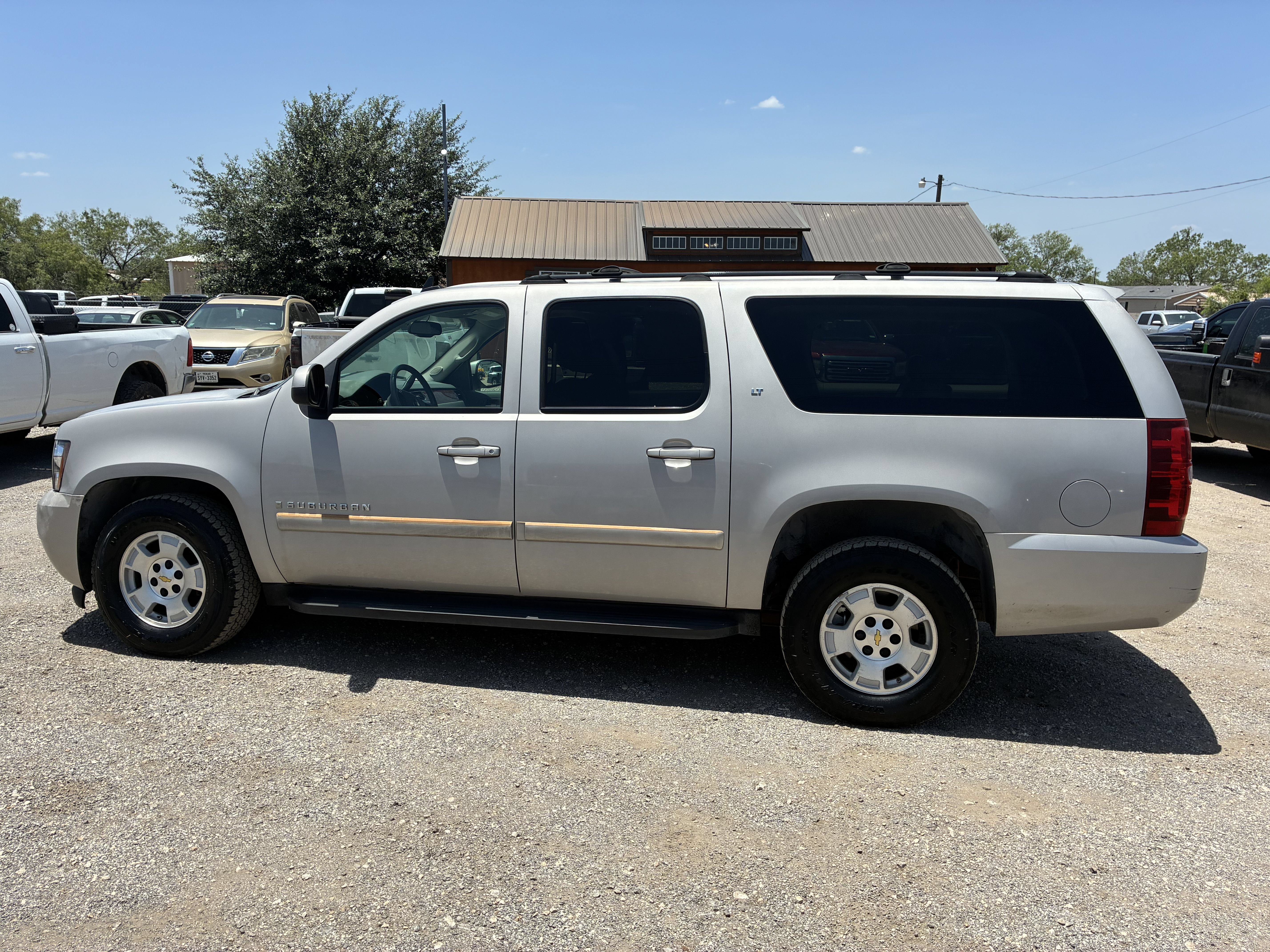 Used 2007 Chevrolet Suburban LT w/ LT Preferred Equipment Group AWD/4WD image 6