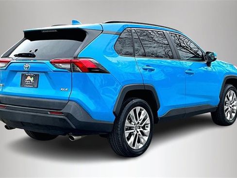 Used 2021 Toyota RAV4 XLE Premium image 5