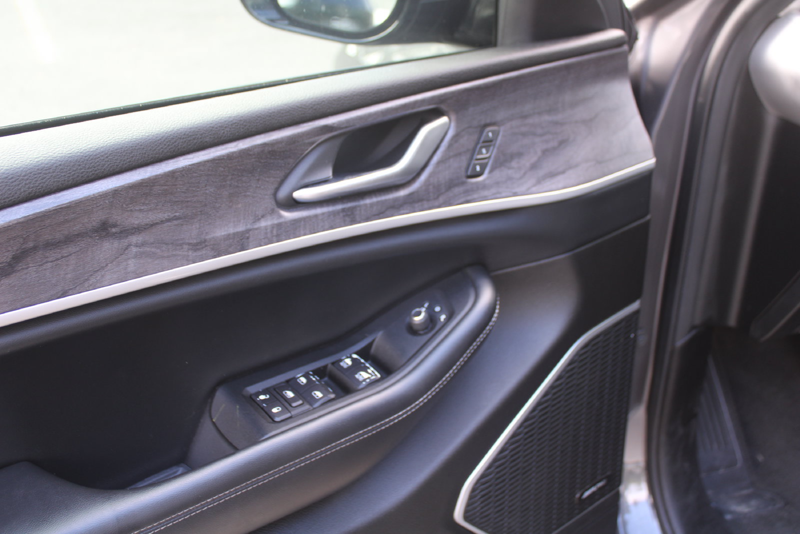 Used 2022 Jeep Grand Cherokee L Limited RWD image 19
