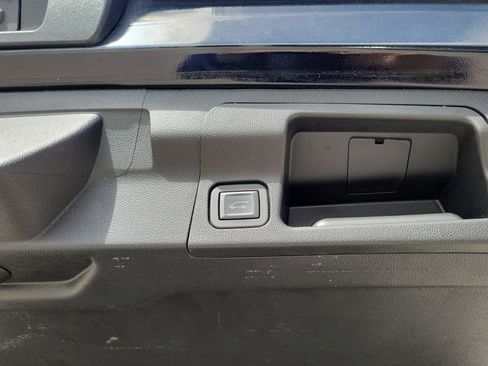 Used 2023 GMC Acadia SLE w/ Driver Convenience Package FWD image 16