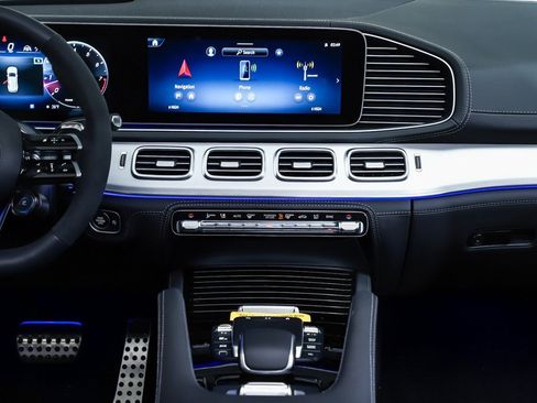 New 2025 Mercedes-Benz GLS 63 AMG 4MATIC image 18