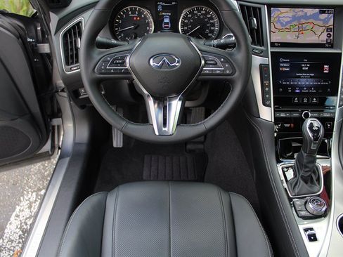 Used 2021 INFINITI Q60 3.0t Luxe w/ Essential Package AWD/4WD image 2