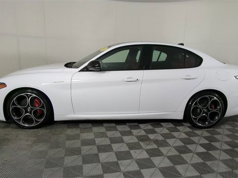 Used 2024 Alfa Romeo Giulia Veloce image 8