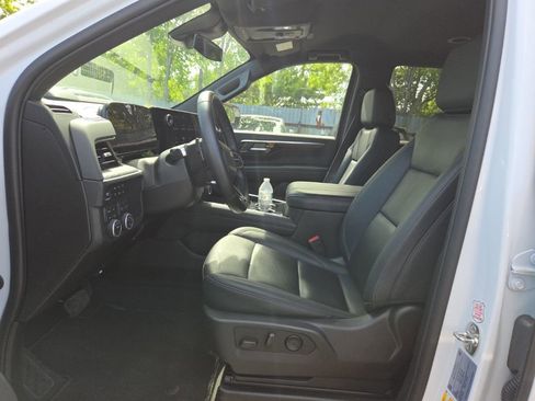 Used 2025 Chevrolet Tahoe LT image 3