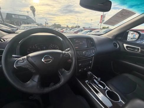 Used 2013 Nissan Pathfinder Platinum w/ Platinum Premium Pkg FWD image 8