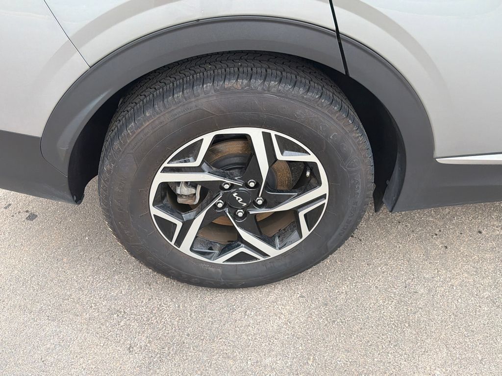 Used 2025 Kia Sportage LX FWD image 17
