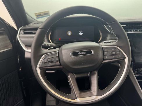 New 2025 Jeep Grand Cherokee Limited image 24