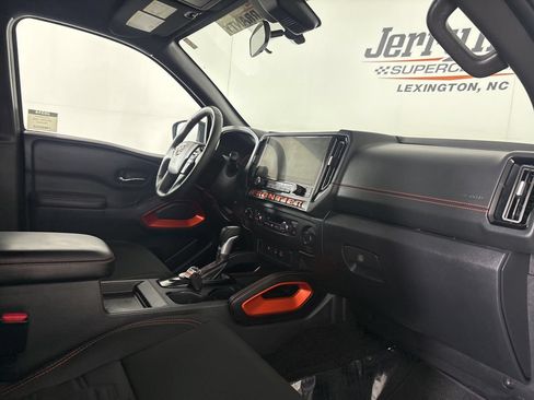 Used 2025 Nissan Frontier PRO-4X AWD/4WD image 29