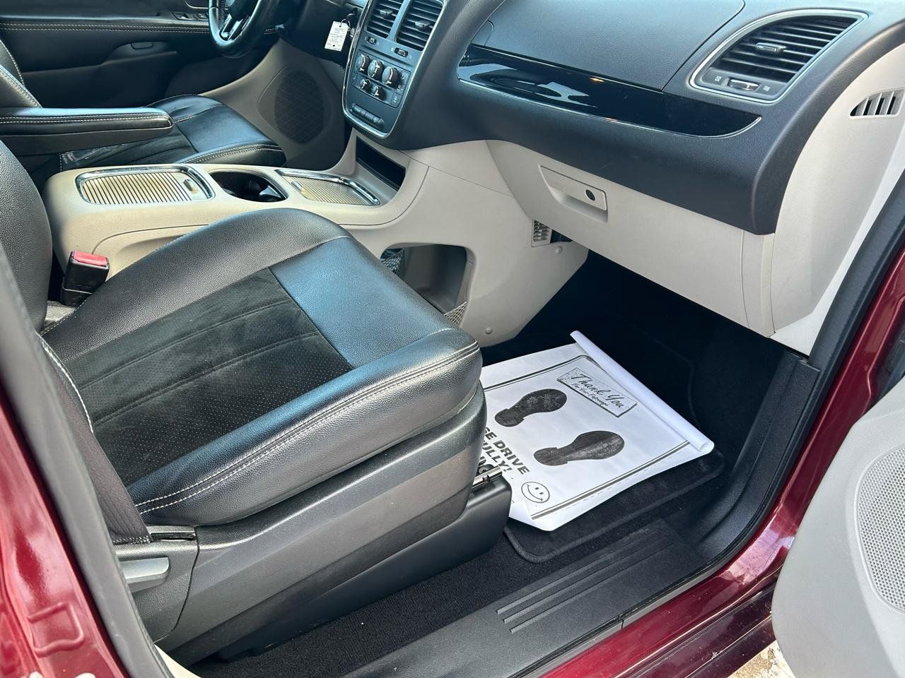 Used 2018 Dodge Grand Caravan SXT FWD image 12