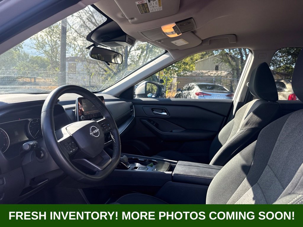 Used 2025 Nissan Rogue SV FWD image 8