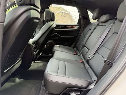 Certified 2026 Porsche Cayenne AWD/4WD image 16