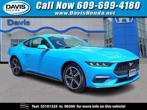 Used 2025 Ford Mustang Coupe RWD image 1