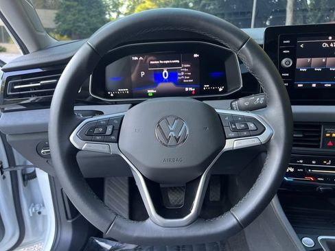 Used 2025 Volkswagen Jetta SE FWD image 14