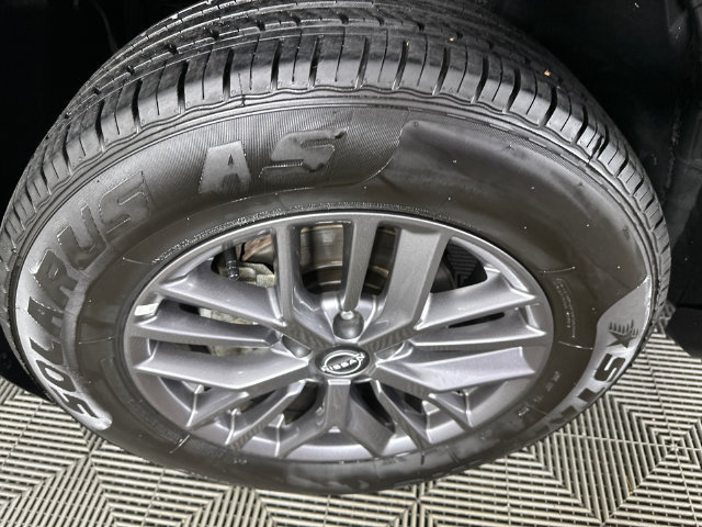 Used 2024 Nissan Rogue S AWD/4WD image 27