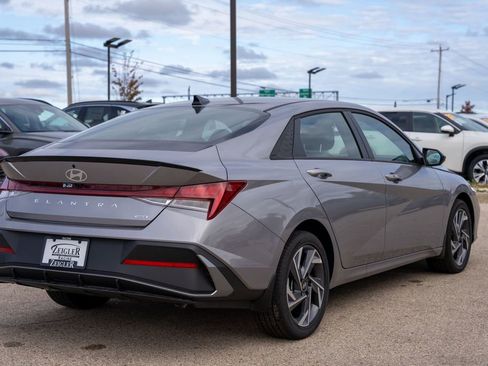 New 2025 Hyundai Elantra SEL image 7