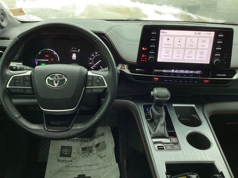 Used 2021 Toyota Sienna XSE w/ XSE Plus Package image 19