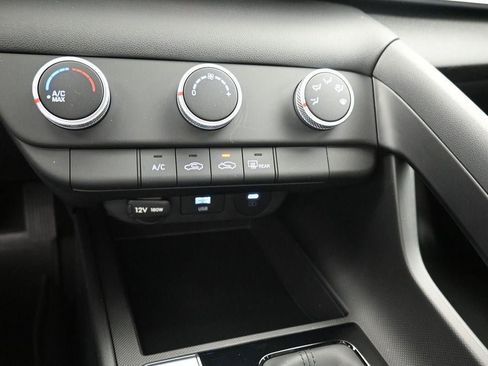 New 2026 Hyundai Elantra SE FWD image 17