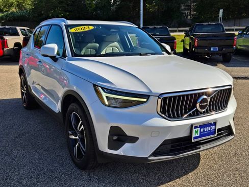 Used 2023 Volvo XC40 B5 Plus AWD/4WD image 8