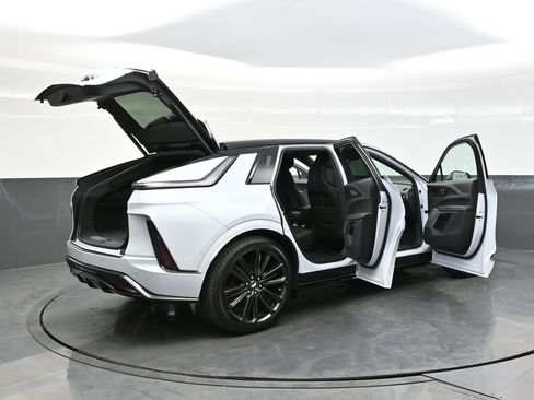 New 2026 Cadillac Lyriq V AWD/4WD image 30