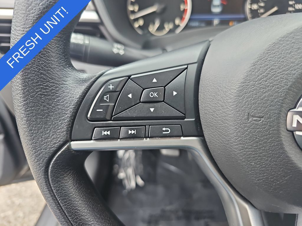 Used 2024 Nissan Altima 2.5 SV FWD image 16