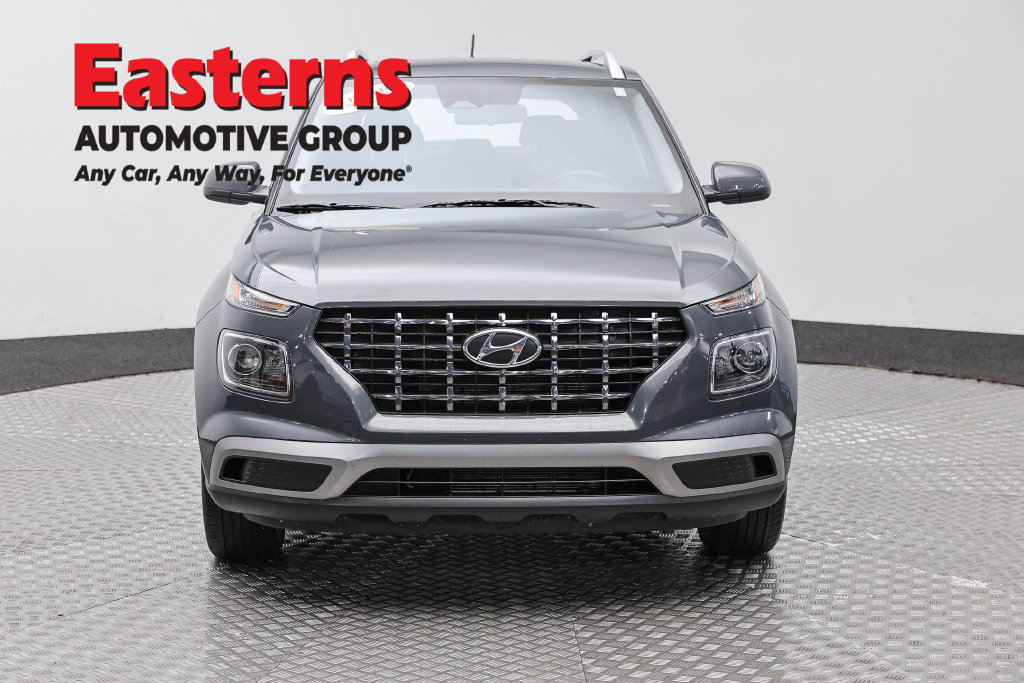 Used 2025 Hyundai Venue SEL FWD image 3