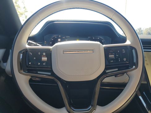 Used 2024 Land Rover Range Rover Sport Dynamic SE image 18