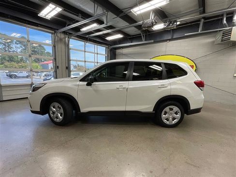 Used 2019 Subaru Forester AWD/4WD image 2