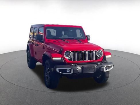 Used 2025 Jeep Wrangler Sahara image 3