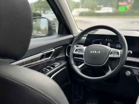 Certified 2025 Kia Telluride EX w/ EX Captain's Chair Package FWD image 41