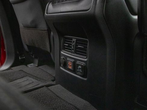 Used 2024 Nissan Titan SV w/ SV Convenience Package image 20