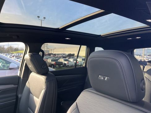 New 2026 Buick Enclave Sport Touring w/ Power Package image 7